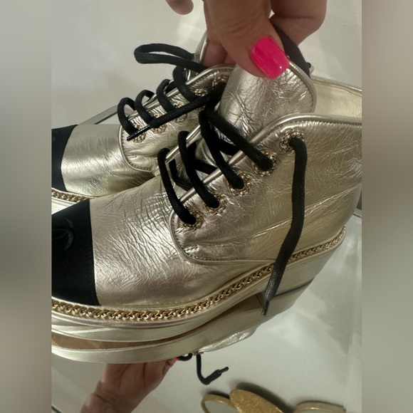 CHANEL BOOTS - Picture 4 of 16